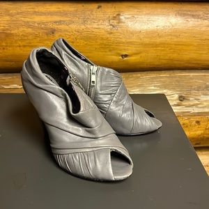 vintage Betsy Johnson High Heel Grey Booties